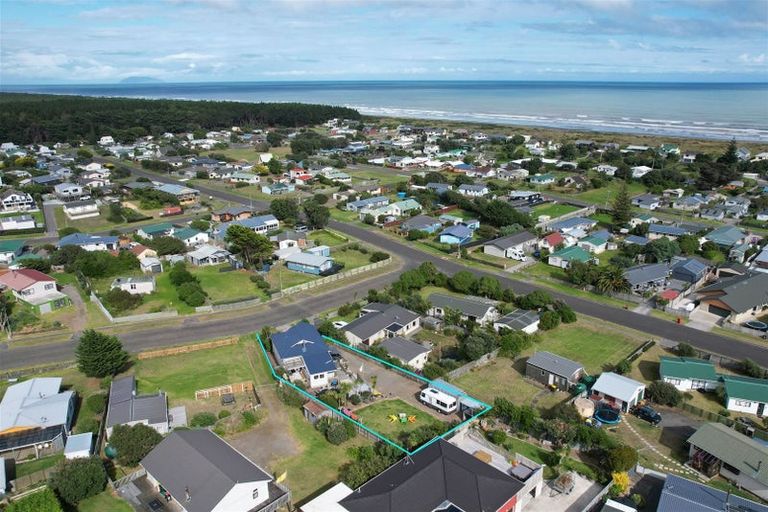 Photo of property in 5 Aranui Avenue, Waitarere Beach, Levin, 5510