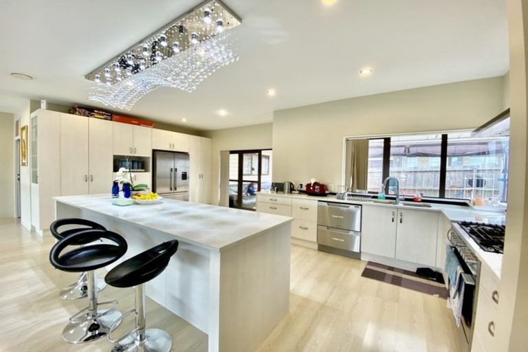 Photo of property in 26 Midhurst Avenue, Henderson, Auckland, 0612