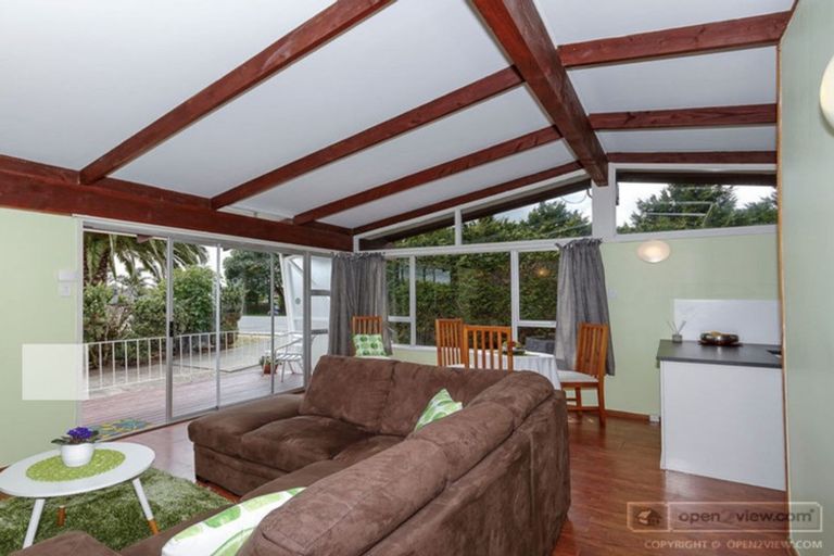 Photo of property in 1/112 Te Atatu Road, Te Atatu South, Auckland, 0610