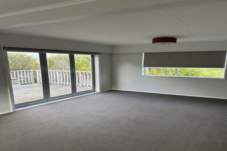 Photo of property in 24 Dowse Drive, Maungaraki, Lower Hutt, 5010