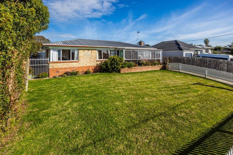 Photo of property in 15 Fields Road, Manurewa, Auckland, 2102