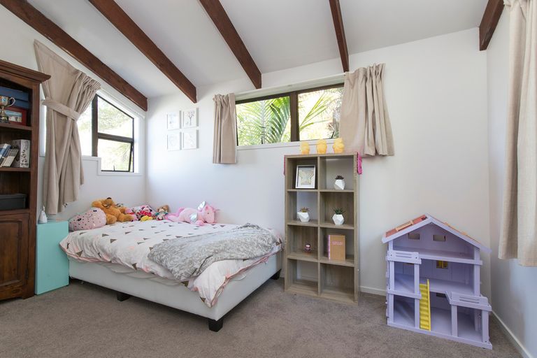 Photo of property in 692 South Titirangi Road, Titirangi, Auckland, 0604