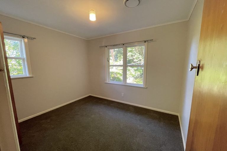 Photo of property in 3 Gahagan Way, Newlands, Wellington, 6037