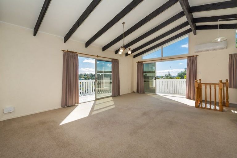 Photo of property in 22 Nor'east Drive, Northcross, Auckland, 0632