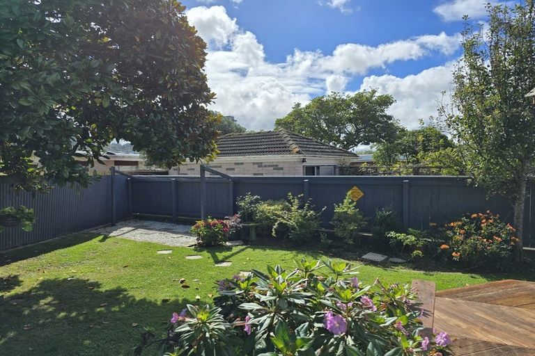 Photo of property in 5 Holyoake Crescent, Avalon, Lower Hutt, 5011