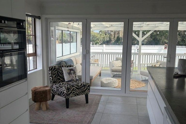 Photo of property in 16 Richmond Avenue, Waikanae, 5036