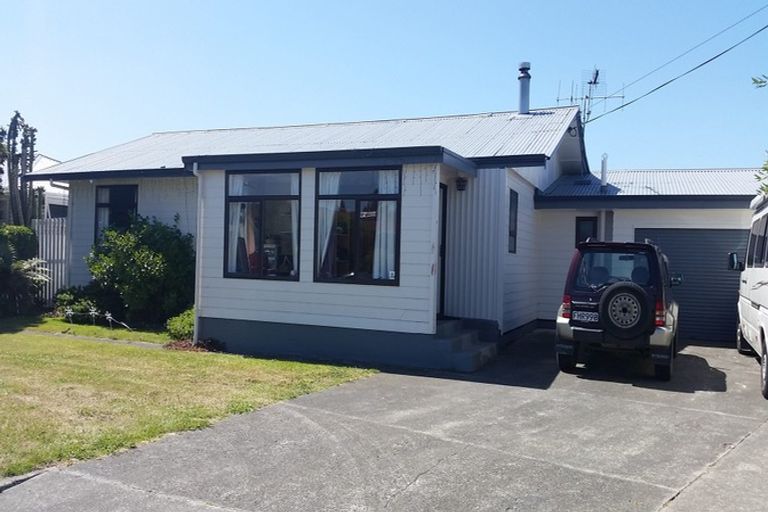 Photo of property in 4 Warwick Crescent, Taradale, Napier, 4112