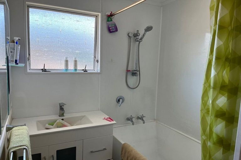 Photo of property in 33a Kawaha Point Road, Fairy Springs, Rotorua, 3015