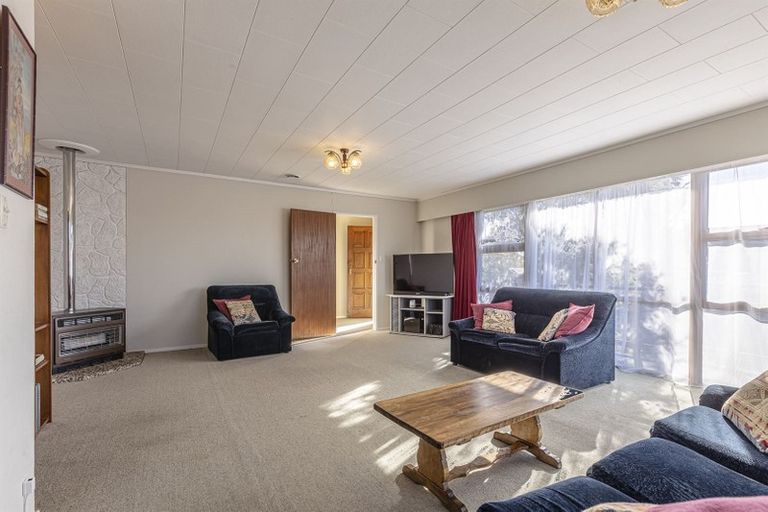 Photo of property in 16 Dunk Place, Milson, Palmerston North, 4414