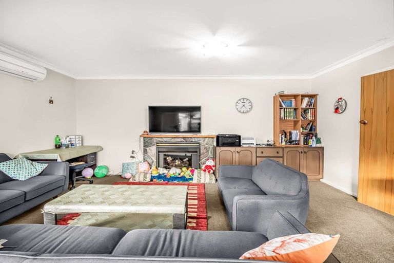 Photo of property in 11 Mottram Street, Redwood, Christchurch, 8051