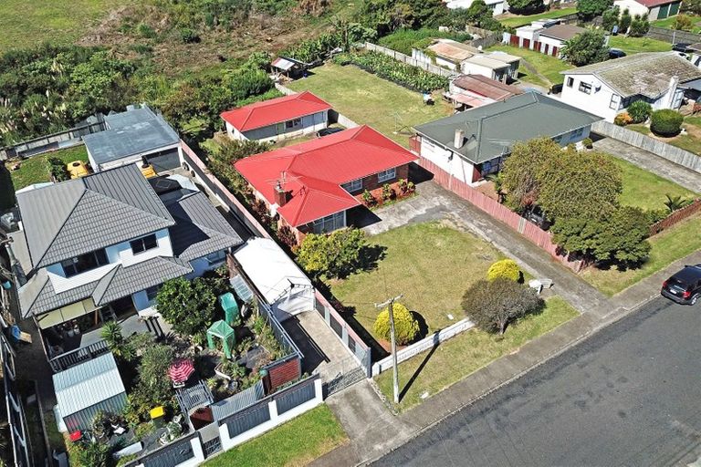 Photo of property in 33 Blake Road, Mangere East, Auckland, 2024