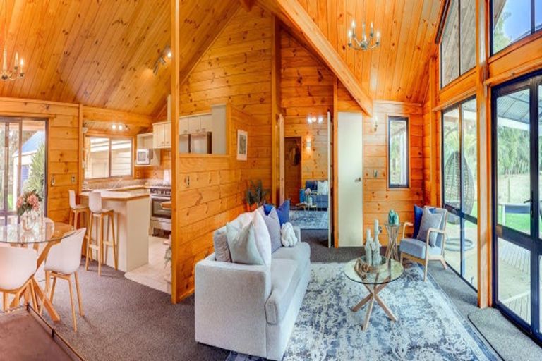 Photo of property in 12 Pickwick Road, Otamatea, Whanganui, 4571