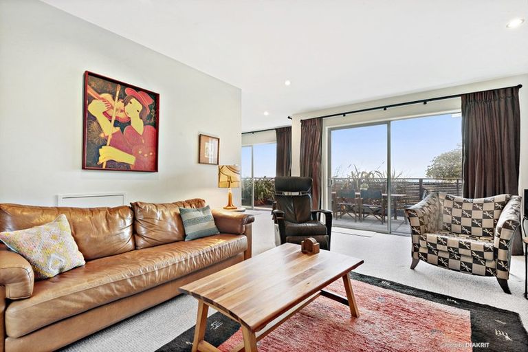 Photo of property in 394 The Esplanade, Island Bay, Wellington, 6023