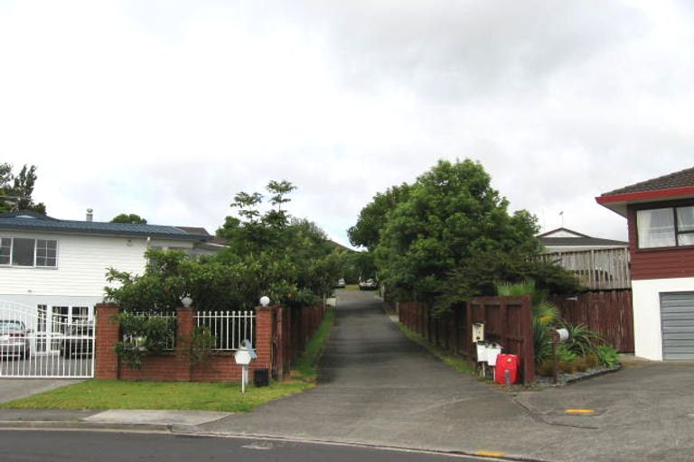 Photo of property in 1/15 Sevilla Place, Unsworth Heights, Auckland, 0632