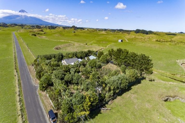Photo of property in 60 Parihaka Road, Pungarehu, Opunake, 4685