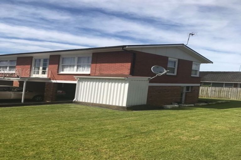 Photo of property in 28-30 Lake Pupuke Drive, Takapuna, Auckland, 0622