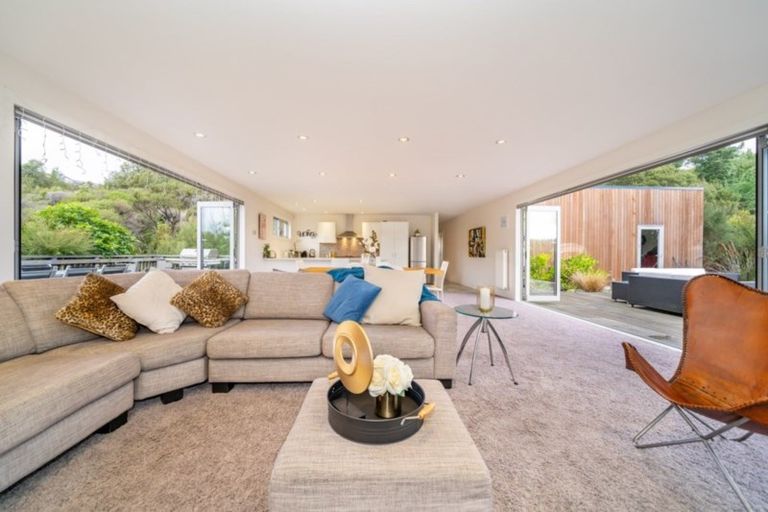 Photo of property in 37 Mt Marua Drive, Timberlea, Upper Hutt, 5018