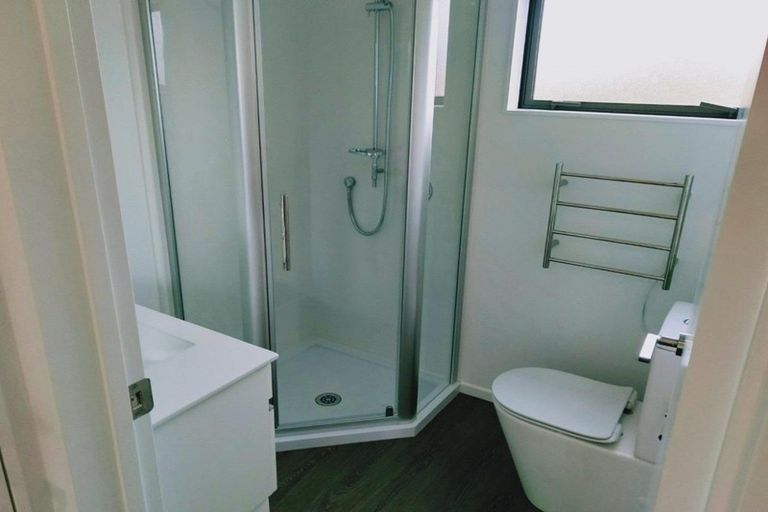 Photo of property in 4b Wattle Road, Sunnyvale, Auckland, 0612