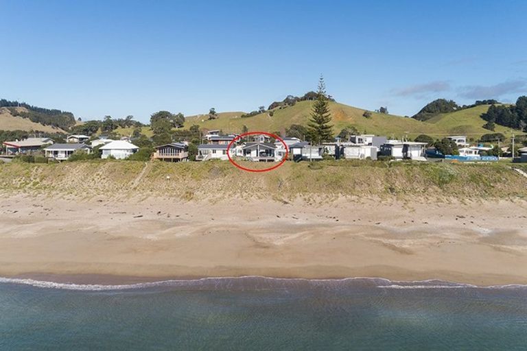 Photo of property in 28 Hall Road, Pataua North, Whangarei, 0175