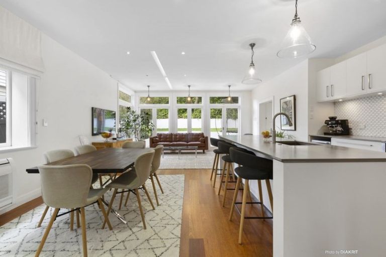 Photo of property in 37 Glen Road, Kelburn, Wellington, 6012