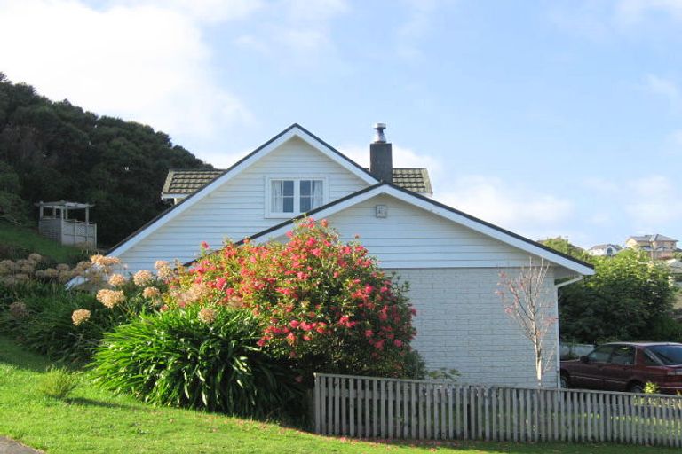 Photo of property in 37 Truro Road, Camborne, Porirua, 5026