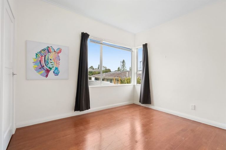 Photo of property in 2/85 Diana Drive, Glenfield, Auckland, 0627
