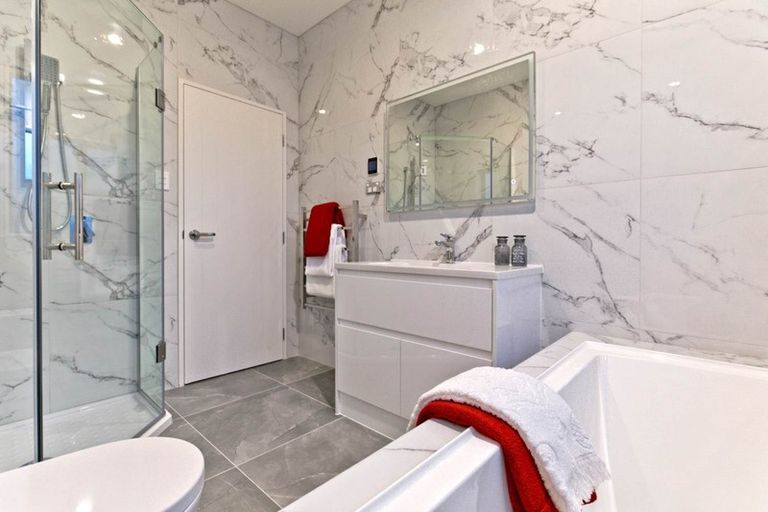 Photo of property in 40 Takurua Terrace, Orewa, 0931