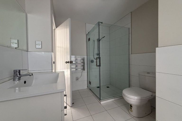 Photo of property in 21 Bangla Place, Massey, Auckland, 0614