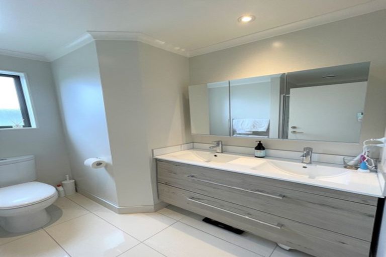 Photo of property in 19 Kanuka Road, Hobsonville, Auckland, 0616