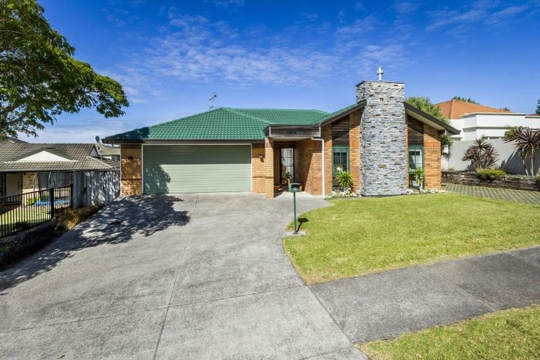 Photo of property in 23 Hugh Green Drive, Pinehill, Auckland, 0632