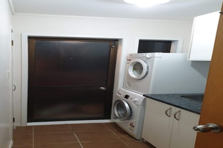 Photo of property in 2/66 Aviemore Drive, Highland Park, Auckland, 2010