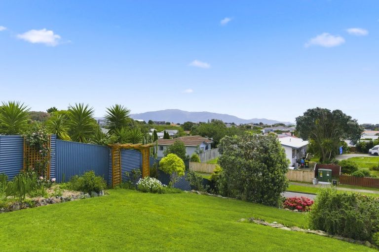 Photo of property in 2 Sunset Terrace, Waikanae Beach, Waikanae, 5036