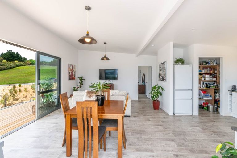 Photo of property in 1 Pekama Drive, Cable Bay, 0420