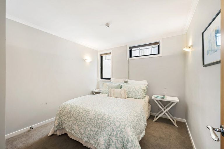 Photo of property in Endeavour Apartments, 21/125 Thorndon Quay, Pipitea, Wellington, 6011