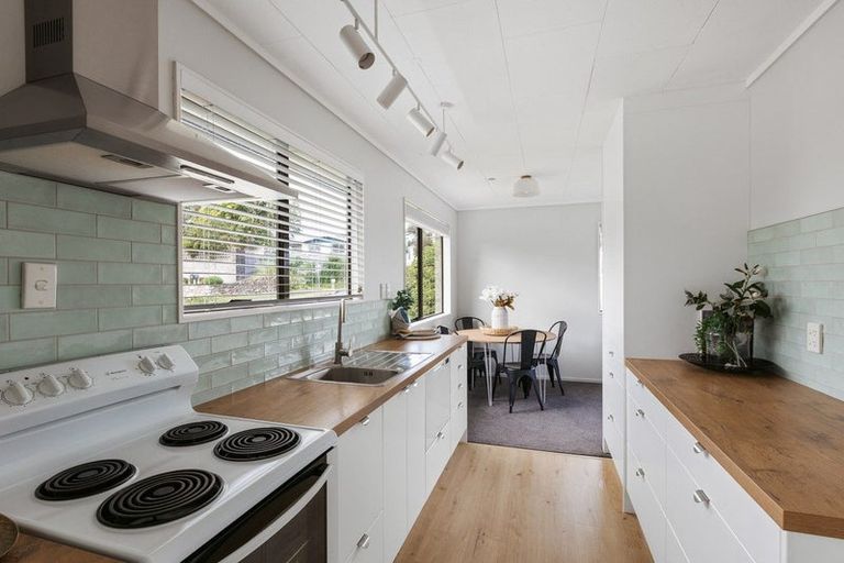 Photo of property in 2 Walnut Grove, Omokoroa, 3114