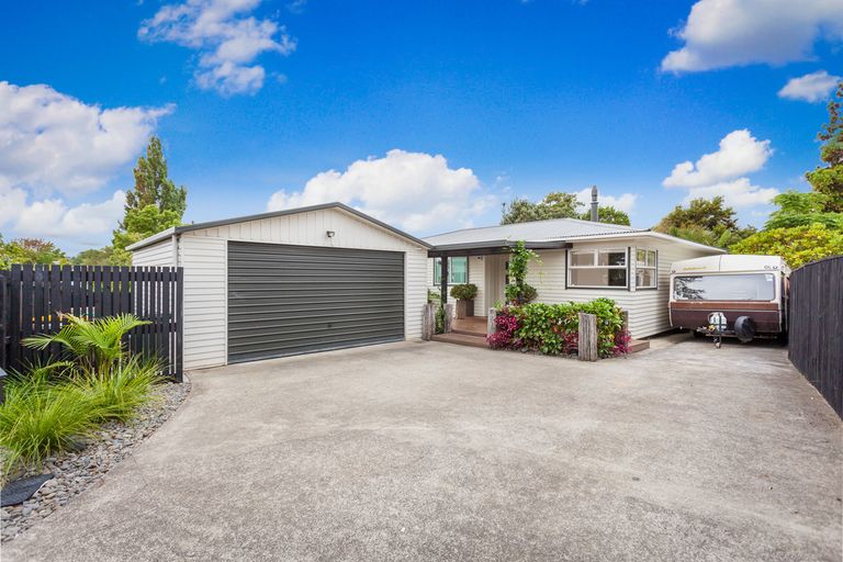 Photo of property in 23 Bodi Place, Te Atatu South, Auckland, 0610