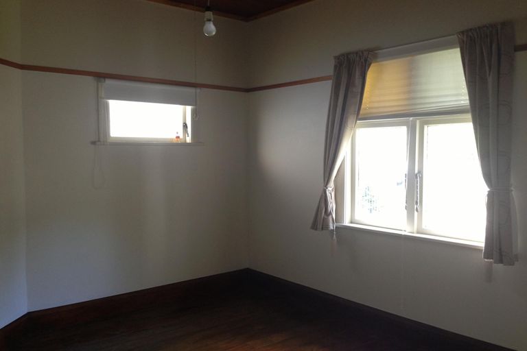Photo of property in 25 Kingswood Street, Takaro, Palmerston North, 4412