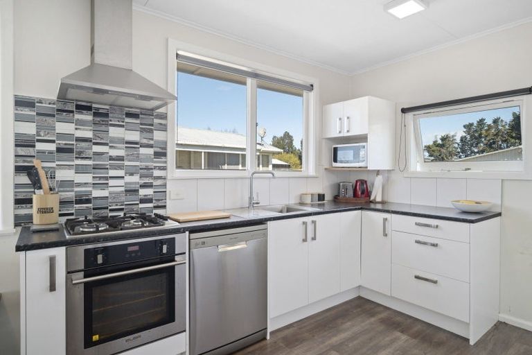 Photo of property in 28 Upham Street, Havelock North, 4130