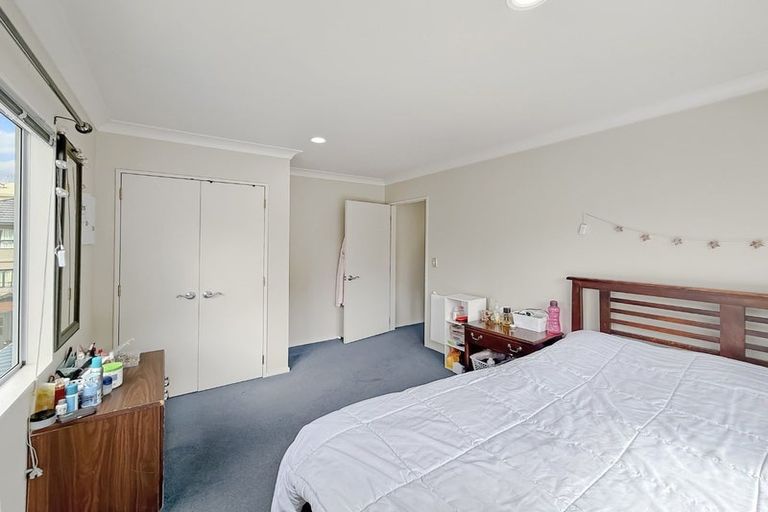Photo of property in 5 Erlestoke Crescent, Churton Park, Wellington, 6037