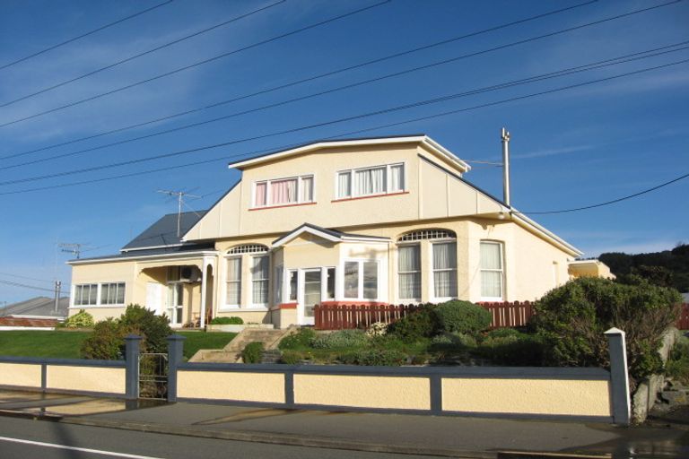 Photo of property in 252 Marine Parade, Bluff, 9814