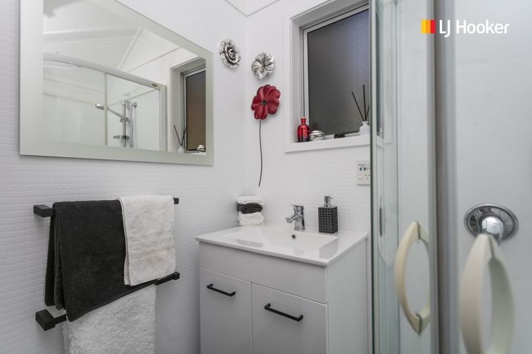 Photo of property in 24 Larkins Street, Helensburgh, Dunedin, 9010