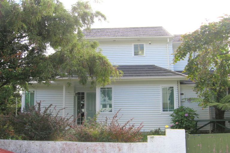 Photo of property in 16 Cavendish Square, Strathmore Park, Wellington, 6022