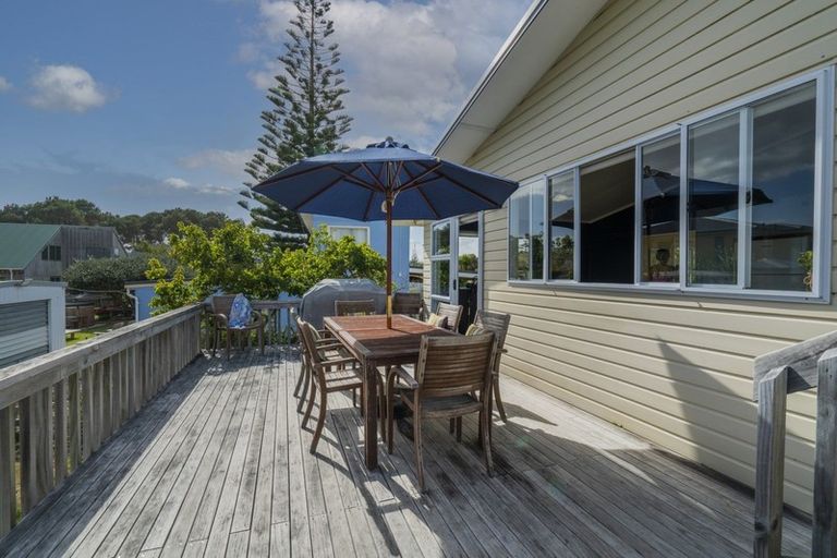 Photo of property in 9 Banks Street, Cooks Beach, Whitianga, 3591