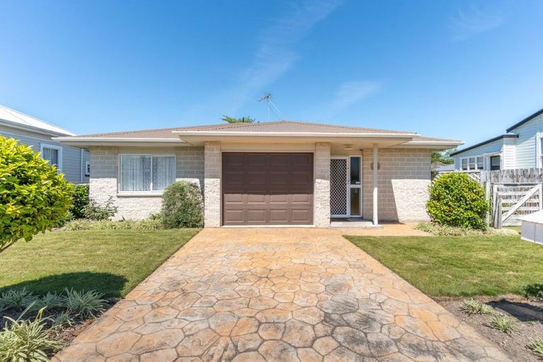 Photo of property in 4 Seddon Street, Carterton, 5713