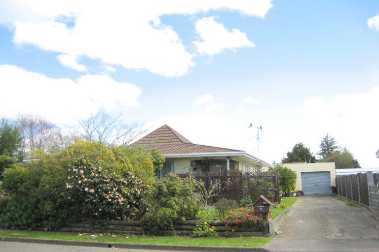 Photo of property in 2 Meads Place, Bulls, 4818