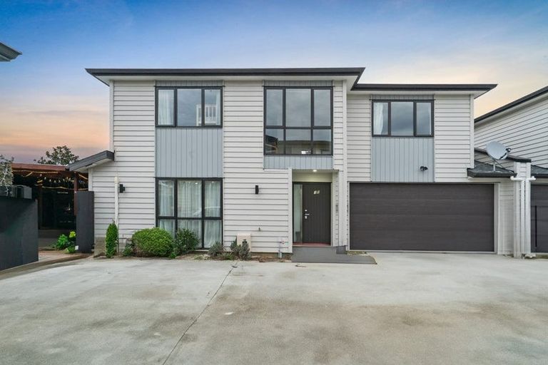 Photo of property in 15 Rosarina Lane, Takanini, 2112