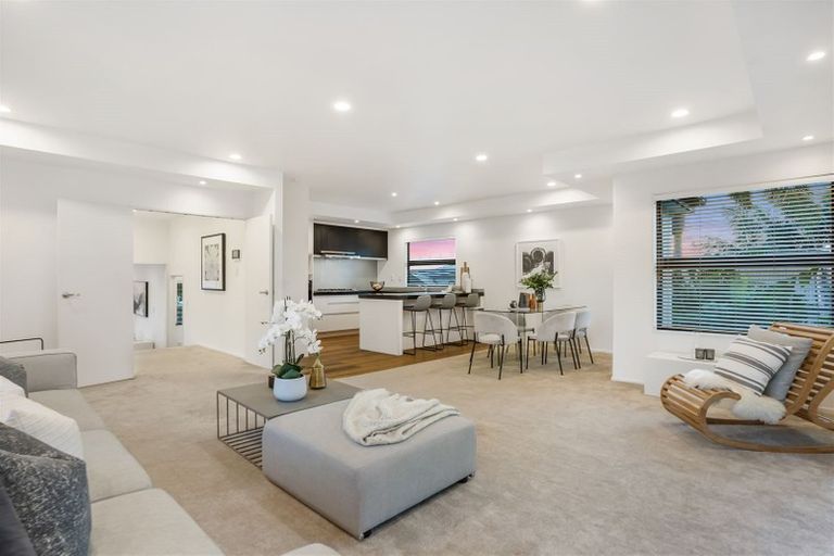 Photo of property in 158b East Coast Road, Forrest Hill, Auckland, 0620