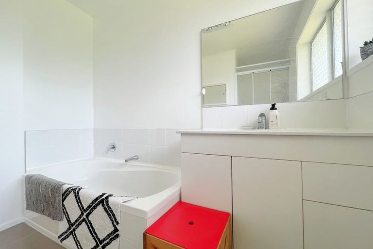 Photo of property in 23 Chedworth Avenue, Chedworth, Hamilton, 3210