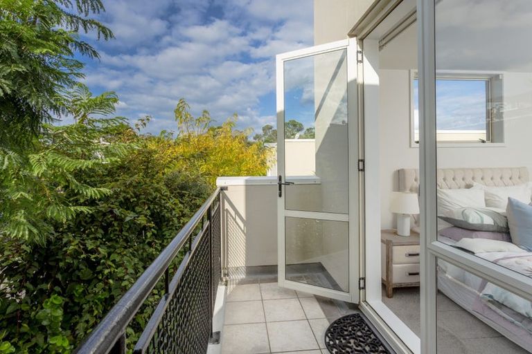 Photo of property in 18/166 Mokoia Road, Chatswood, Auckland, 0626