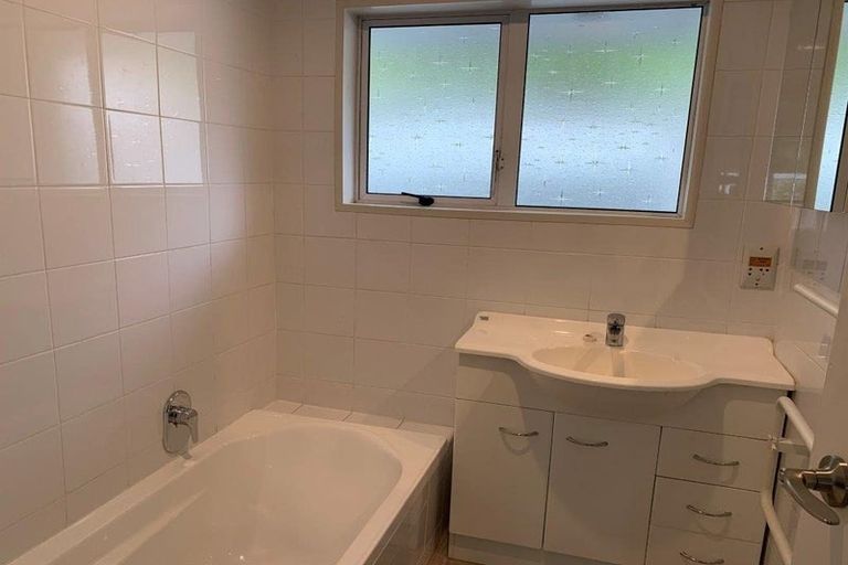 Photo of property in 1/11 Memorial Avenue, Ilam, Christchurch, 8053